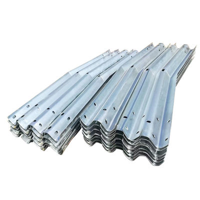 Υψηλής αντοχής W Beam Steel Safety Barrier Guard Rail με πιστοποίηση ISO9001 2000