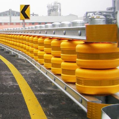 Κίτρινο ίσιο φράγμα Αντισυγκρουσιακό κυλίνδριο φράγμα για την ασφάλεια των προστατευτικών σιδηροδρόμων