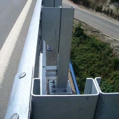 ISO9001 2008 Πιστοποιημένο Ζεστό-Βάψιμο Ζαλβανισμένο κυματοειδές φράχτη προστασίας για ασφαλείς αυτοκινητόδρομους