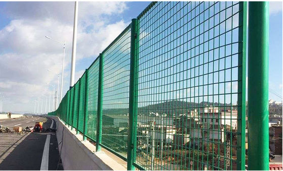 Ζυγισμένη σκόνη επικαλυμμένη αντι λάμψη Metal Mesh φράχτης για τον αυτοκινητόδρομο σε ανοξείδωτο χάλυβα