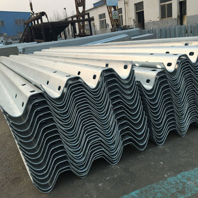 Προσαρμοσμένο Ζινκ Coating Anti-Collision Highway Guardrail με πιστοποίηση ISO 18001