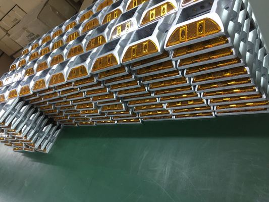 Κόκκινο LED Cat Eye Road Stud Αντανάκλαστο Αλουμίνιο για την οδική ασφάλεια