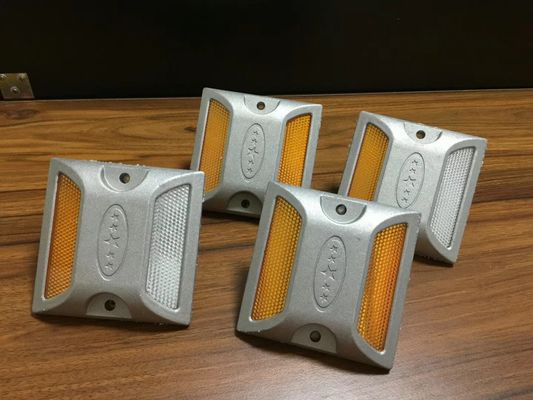 Προσαρμοσμένο μέγεθος Cast Aluminium Road Stud Αντανάκλαστο Γάτο Μάτι Made In με ύψος 50cm