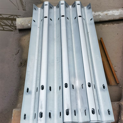 Ασφάλεια οδικών οδών W Beam Galvanized Guardrail για προσαρμοσμένη λύση προστασίας της κυκλοφορίας