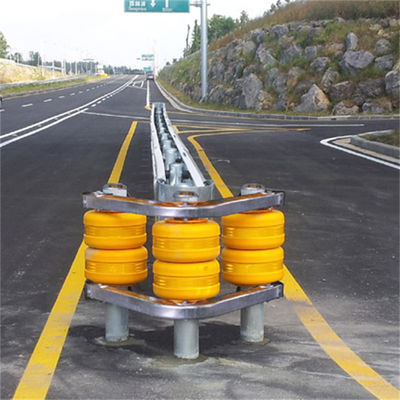 Ζεστό βουτηγμένο γαλβανισμένο Ss400 Steel Crash Roller Guardrail με EVA Rolling Barrels
