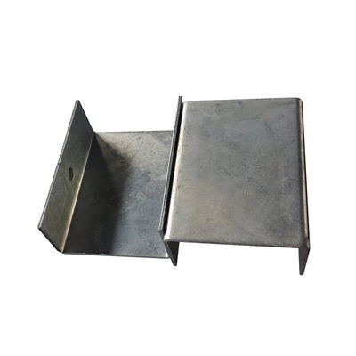 Q235 Q345 Προσαρμοσμένο Flex Beam Guardrail GI Οδική ασφάλεια Trapezoidal U Spacer