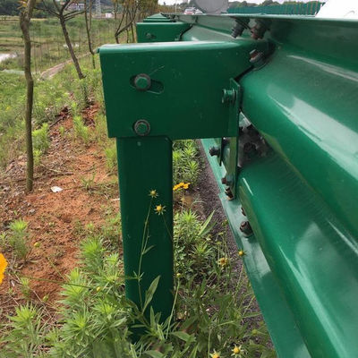 Ασφάλεια οδικών οδών W Beam Guardrail με ζεστή ζαλβάνωση και προσαρμοσμένο σχεδιασμό
