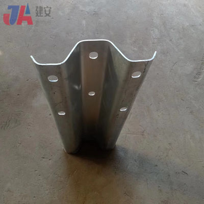 Εξωτερική Ασφάλεια Q235 Q345 Ζυγισμένο Aashto M180 W Beam Guardrail για αυτοκινητόδρομους σε πώληση