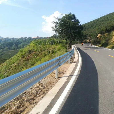 Πρότυπο AASHTO M-180 Πιστοποιημένο W Beam Ζυθοποιημένο Στρατοδρόμιο Προστασίας για Q235 Q345 Χάλυβα