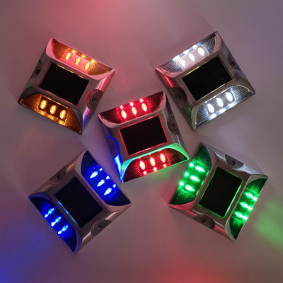 Κόκκινο σήμα προειδοποίησης οδού LED Solar Cat Eye Road Stud για βελτιωμένη ασφάλεια