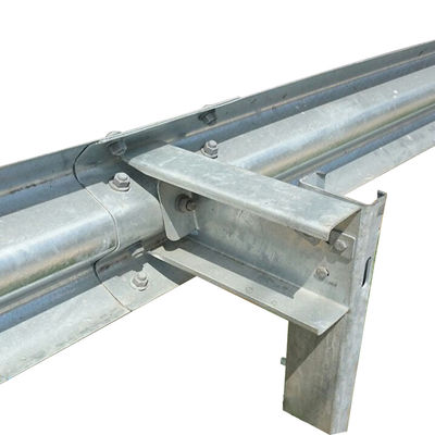 Ζαλβανισμένο σε θερμό βύθιση W Beam Highway Guardrail H Post για την ασφαλή κατασκευή αυτοκινητοδρόμων
