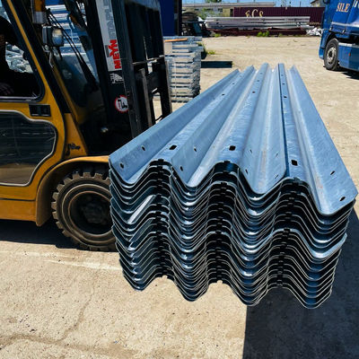 Οδική διασταύρωση τροχιάς W-Beam Steel Crash Barrier με πρότυπο JT/T281/AASHTO M180