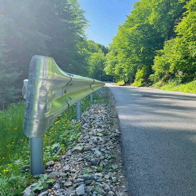 Οδική διασταύρωση τροχιάς W-Beam Steel Crash Barrier με πρότυπο JT/T281/AASHTO M180