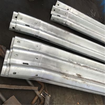 Υψηλής αντοχής W Beam Steel Safety Barrier Guard Rail με πιστοποίηση ISO9001 2000