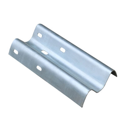Q235 Ατσάλι Custom Color W Beam Highway Guardrail για την προστασία της εξωτερικής ασφάλειας
