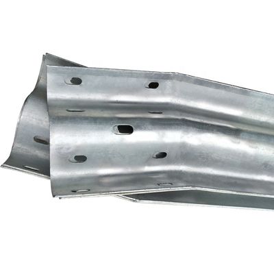 Προσαρμοσμένα W Beam και Thrie Beam Highway Guardrail και Post για μέτρα εξωτερικής ασφάλειας