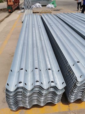 Ζεστό γαλβανισμένο και κρύο έλασμα Custom Metal Guard Rail για οδικό οδικό εμπόδιο ασφάλειας οδικών οδών