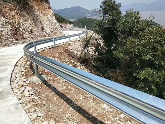 Σιδηροδρομική περίφραξη Σιδηροδρομική περίφραξη από χάλυβα με πρότυπο AASHTO M-180 και γαλβανισμένη αντοχή