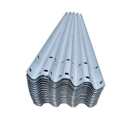 Πρότυπο AASHTO M-180 Shandong Steel W Beam Traffic Barrier με φινίρισμα που καλύπτεται με σκόνη