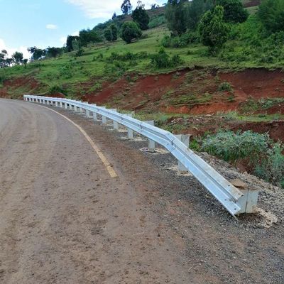 Οδική ασφάλεια W Beam Highway Guardrail Πρόβλημα κυκλοφορίας για προσαρμοσμένη προστασία