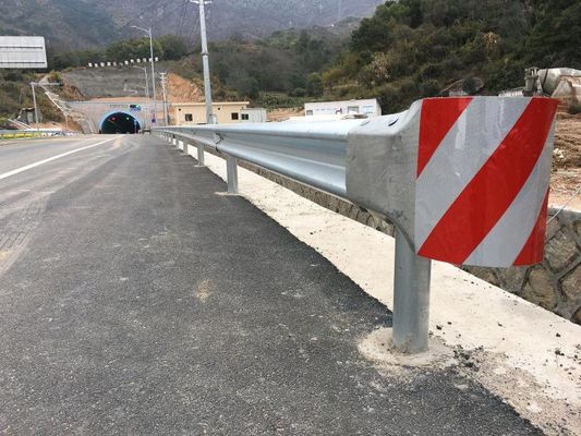 Ασφάλεια Φραγμός Φρουρός Σιδηρόδρομος W-Beam Bullnose End Highway Φρουρός Στρογγυλός Τερματικός Τερματικός Φραγμός κυκλοφορίας