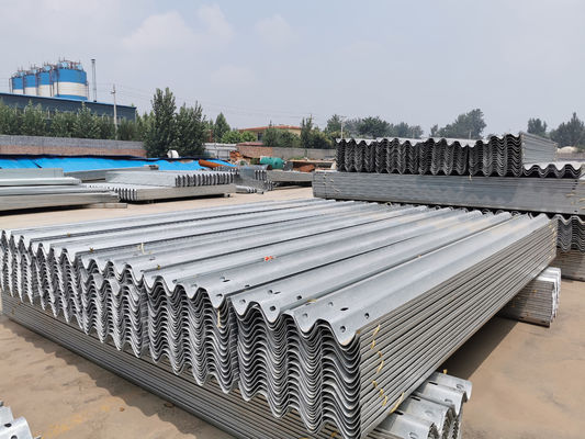 AASHTO M-180 W Beam/Thiry Beam Highway Guardrail Τραπεζικό φράγμα για εξατομικευμένες ανάγκες