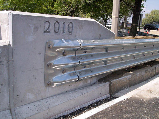 550-600g/m2 Επιχρισμός ψευδαργύρου AASHTO M-180 Q235 Q345 Δρόμος