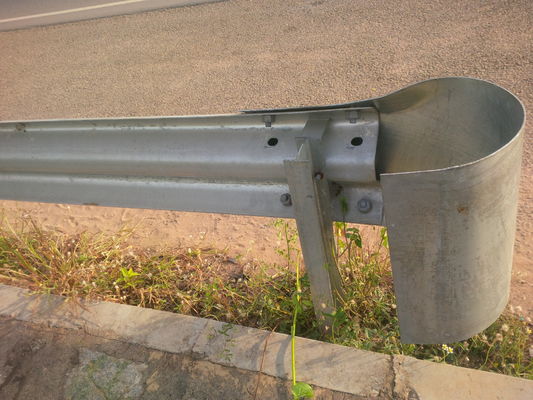 Προσαρμοσμένο Ζυγισμένο W Beam/Three Beam Highway Guardrail DimensionsΤροχαίο φράγμα