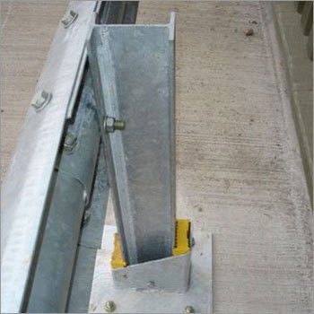 Ζεστό βύθιση γαλβανισμένη H Steel Post για εύκολη συναρμολόγηση Highway Guardrail System Design