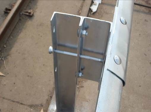 Q235 SJ235R Κωνοφόρα δομή από χάλυβα Οδική περίφραξη U Channel Post για εξωτερική ασφάλεια