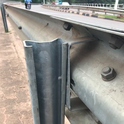 AASHTO M-180 Ζεστό βουτηγμένο γαλβανισμένο μεταλλικό φράχτη Sigma Post για την οδική κατασκευή