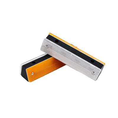 Υλικό PC από αλουμίνιο Ασφάλεια της κυκλοφορίας Ηλιακοί αντανάκλαστες δρόμων 100*100*20mm για δρόμους