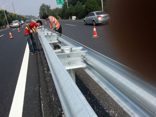 Στρογγυλή στήλη από γαλβανισμένο χάλυβα για την ασφάλεια και την προστασία της κυκλοφορίας