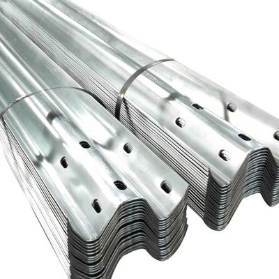 Ζυγισμένη σκόνη επικαλυμμένη με W beam guardrail και ISO9001 2000 GB/T19001-2000 Πιστοποιημένη