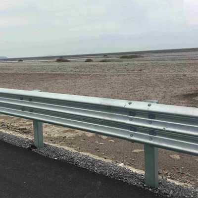 Χάλυβα από ανοξείδωτο χάλυβα θερμό βουτηγμένο γαλβανισμένο W Beam 2 Bending Guardrails Ασφάλεια οδικών οδών