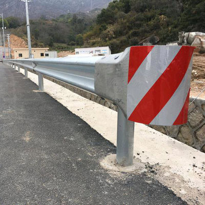 Ασφάλεια οδικής κυκλοφορίας Πρότυπο AASHTO Q235 Q345 Ατσάλινο στρογγυλό άκρο για προσαρμοσμένο φράχτη