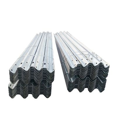 Ασφάλεια οδικών μεταφορών W Beam Hot Dip Galvanized GS4 Guardrail με προσαρμοσμένο σχεδιασμό