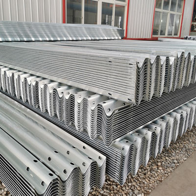 Ασφάλεια οδικών μεταφορών W Beam Hot Dip Galvanized GS4 Guardrail με προσαρμοσμένο σχεδιασμό