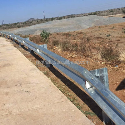 Ασφάλεια οδικών μεταφορών W Beam Hot Dip Galvanized GS4 Guardrail με προσαρμοσμένο σχεδιασμό