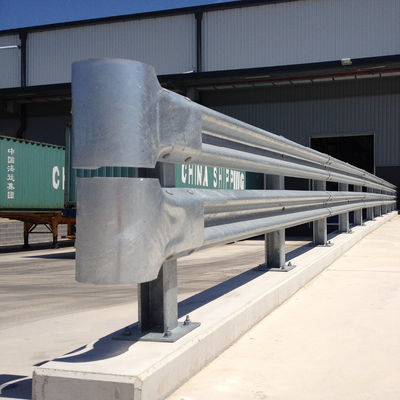 Οδός κυκλοφορίας Ζινκ επικάλυψη χάλυβα W Beam Highway Guardrail με πιστοποιητικό ISO9001 2008