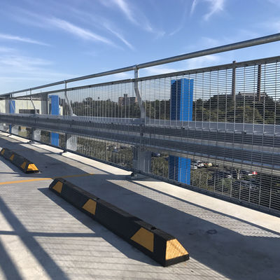 Προσαρμοσμένο μέγεθος W Beam Aashto M180 Ζυγισμένο χάλυβα Highway Guardrail για την οδικότητα