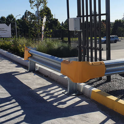 Q235 Q345 Επεξεργασμένο χρώμα W-Beam εμπόδιο κυκλοφορίας για την προστασία οδικών οδών S235jr S355jr
