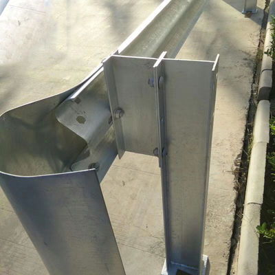 Q345 Τρίχωμα Χάλυβα Ζεστό DIP Ζυγισμένο Κρύο 600G/M2 Χάλυβα Λεωφόρος W Beam Guardrail