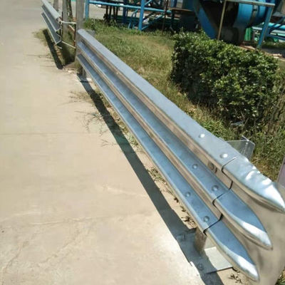 Ζεστό γαλβανισμένο W Beam Guardrail Barrier για την ασφάλεια της οδικής κυκλοφορίας στους δρόμους