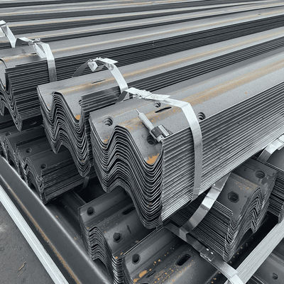 Q235 Q345 Επιχρισμός ψευδαργύρου 550-600g/m2 Φράχτης προστασίας αυτοκινητοδρόμων για την οδική ασφάλεια στο Καμερούν