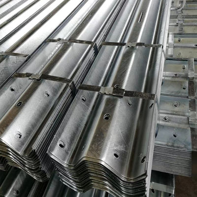 Q235 Q345 Επιχρισμός ψευδαργύρου 550-600g/m2 Φράχτης προστασίας αυτοκινητοδρόμων για την οδική ασφάλεια στο Καμερούν
