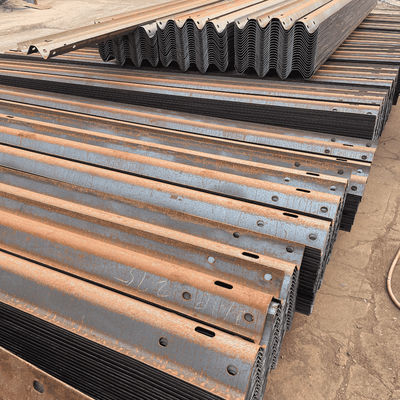 Ζεστή ζάχαρη Ζαλβανισμένο W Beam Highway Guardrail για την εξαγωγή οδικής κυκλοφορίας