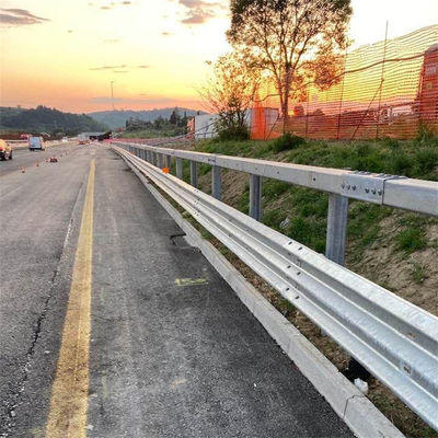 Σύστημα οδικών φραγμών θερμής γαλβανικής και ψυχρής έλασης που εγκρίθηκε από την AASHTO για την οδική ασφάλεια