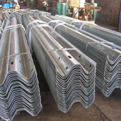 Προσαρμοσμένο W Beam Steel Plate Highway Guardrail για την οδική ασφάλεια από επαγγελματία