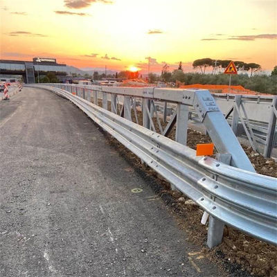 Οδική Ασφάλεια Φραγμός Ζυγισμένος W Beam Guardrail με προστασία κατά της διάβρωσης